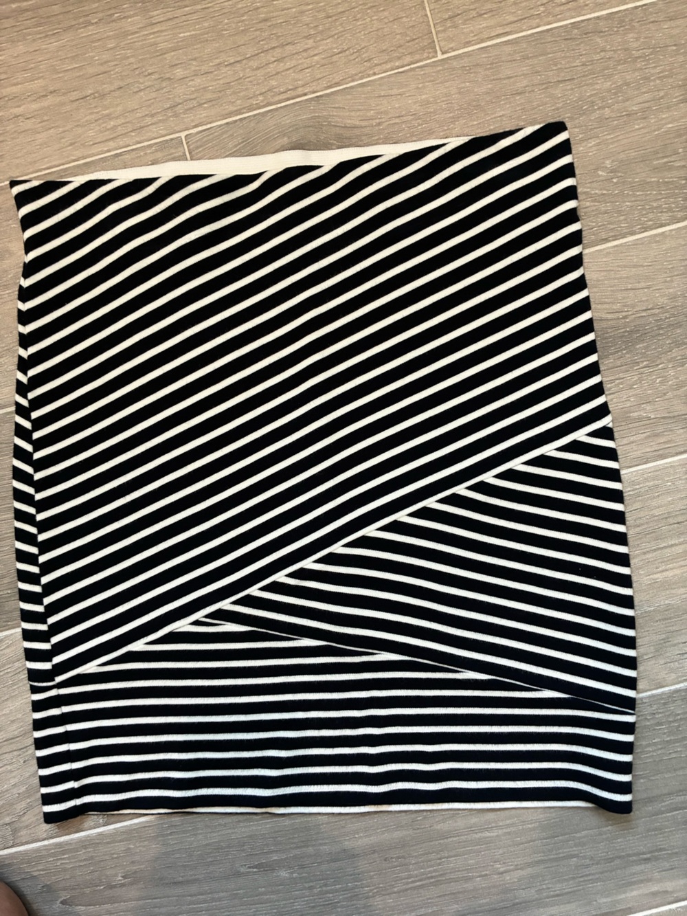 Loft, Navy & White Diagonal Stripe pull-on Skirt Petite Small.